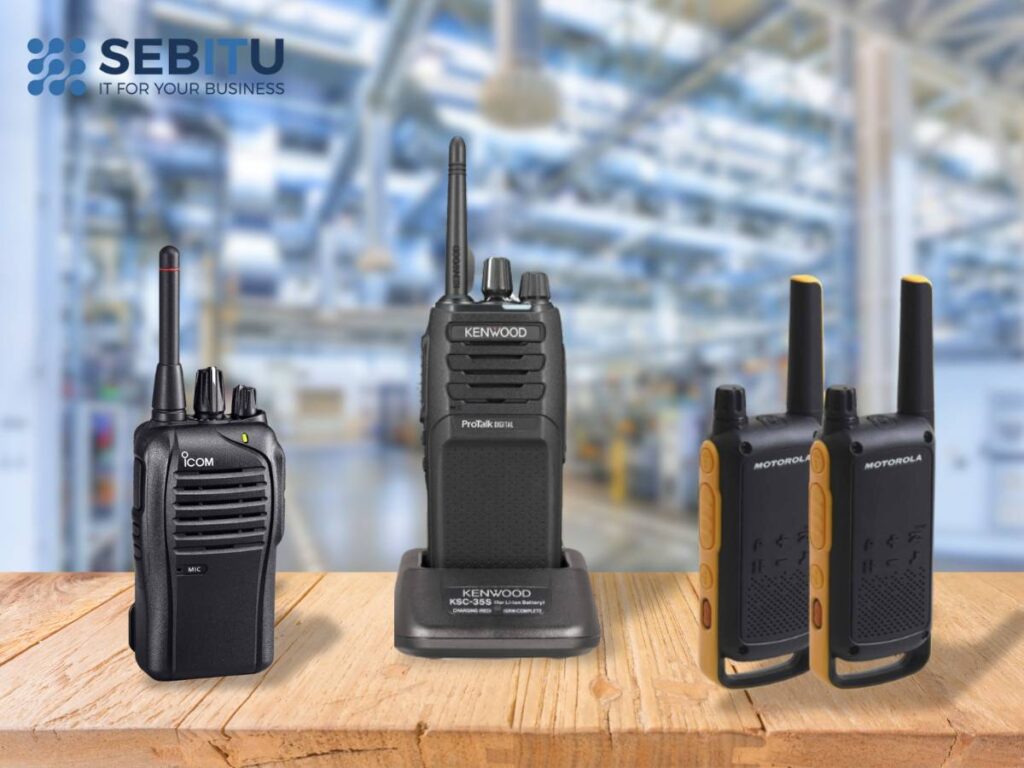 Zestaw przedstawiający przykładowe modele radiotelefonów, różniących się funkcjami i zastosowaniem